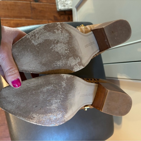 MICHAEL MICHAEL KORS Augustine Woven Ankle Boot Size 8.5 MSRP: $250.00 - Picture 4 of 8